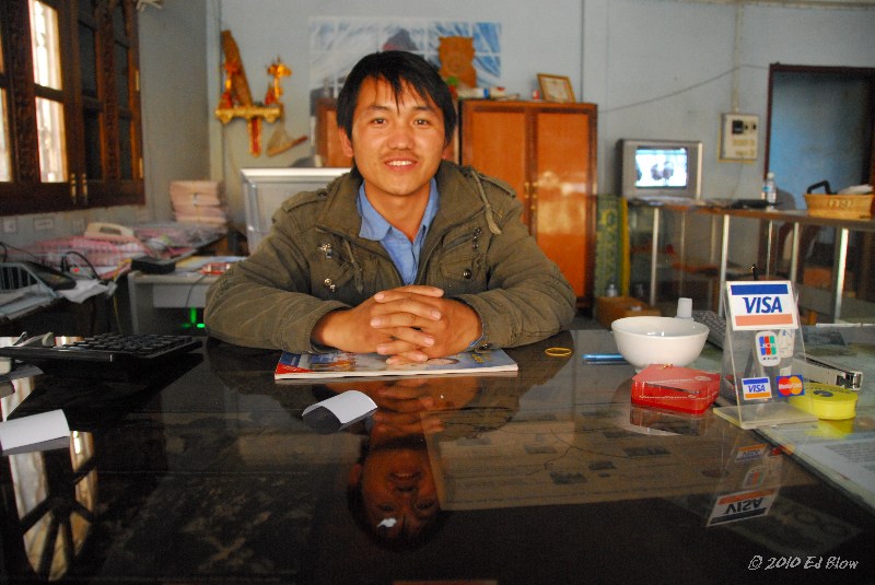 The Hmong Money Changer.jpg - Pon Savan